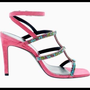 Sexy sandals, NIB SUPER CUTE  with dress, skirts or even a pair of jeans!